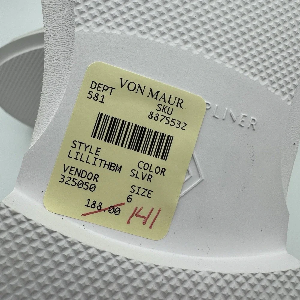 DONALD J. PILNER LILLITH‎ Boat Shoes Brushed Metallic Silver Size 6 NWOB